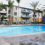 Beverly Luxe I 2Bed 2Bath I Pool I Jacuzzi I Gym I Parking