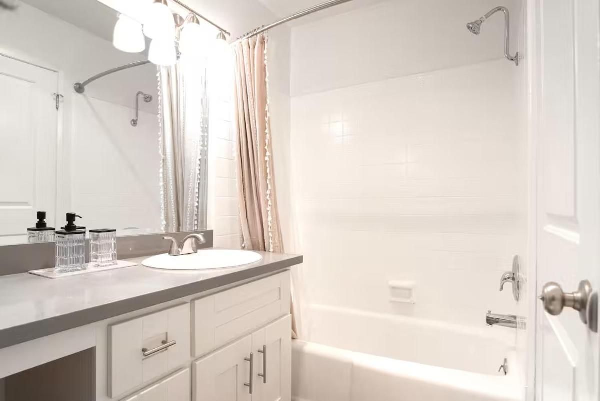 Apartment Beverly Luxe I 2bed 2bath I Pool I Jacuzzi I Gym I Parking *