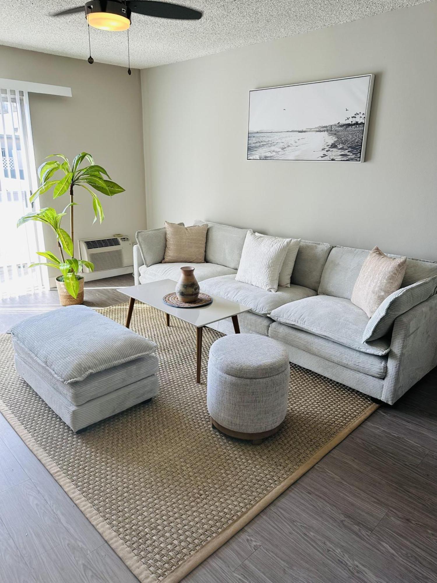 Beverly Luxe I 2bed 2bath I Pool I Jacuzzi I Gym I Parking Apartment *