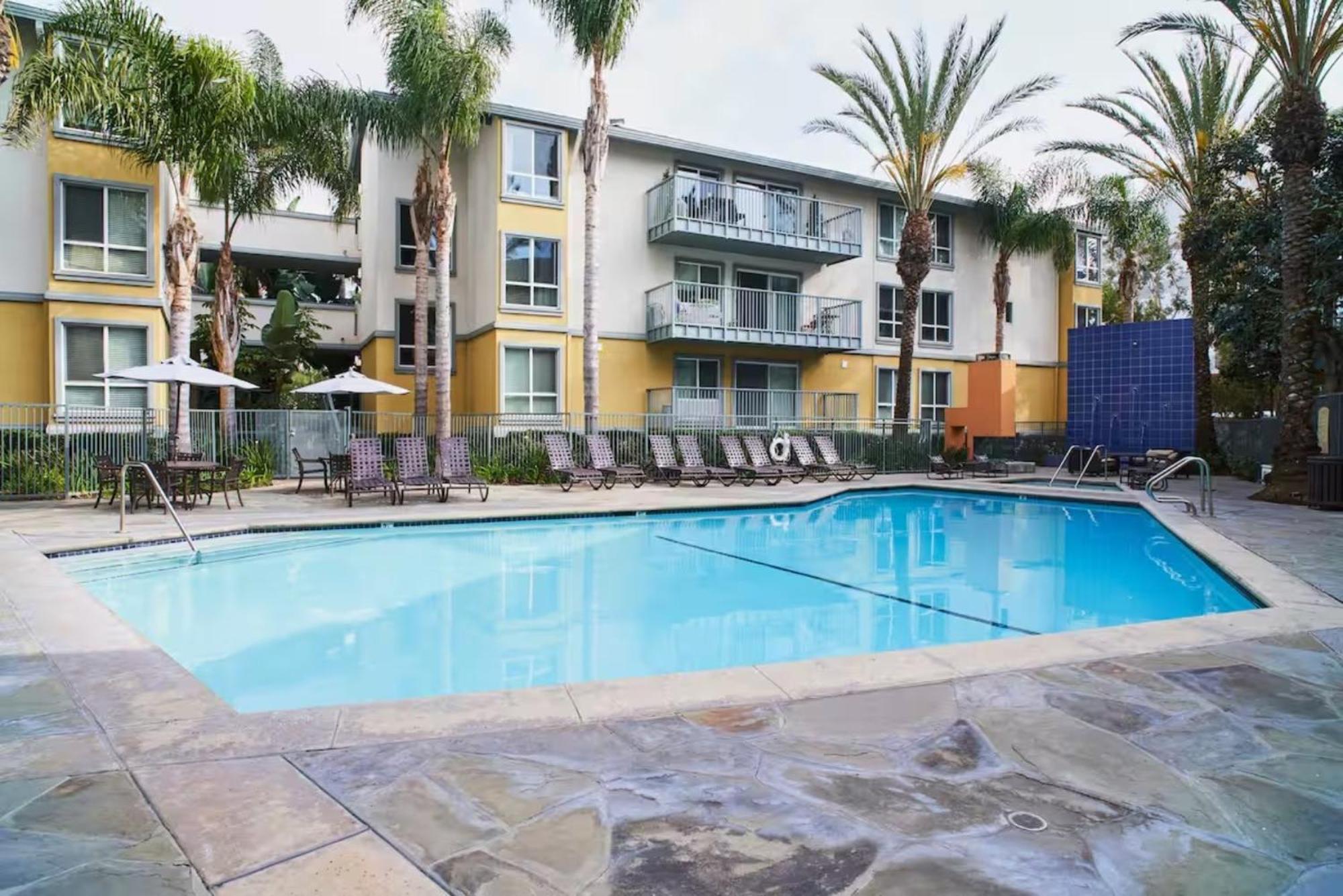 Apartment Beverly Luxe I 2bed 2bath I Pool I Jacuzzi I Gym I Parking