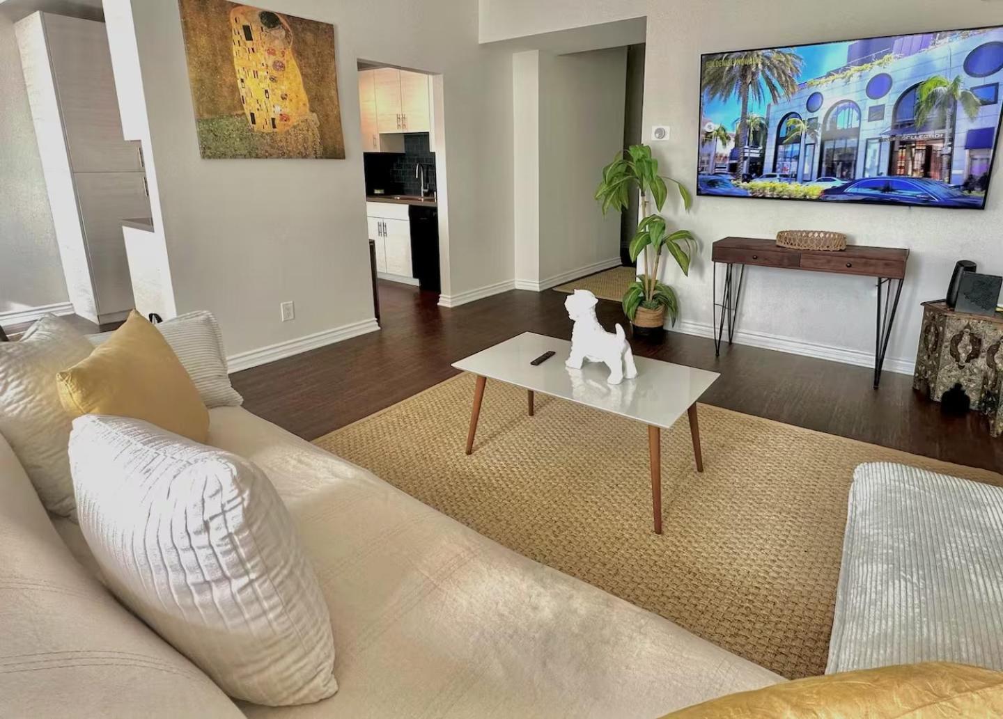 Apartment Beverly Luxe I 2bed 2bath I Pool I Jacuzzi I Gym I Parking *