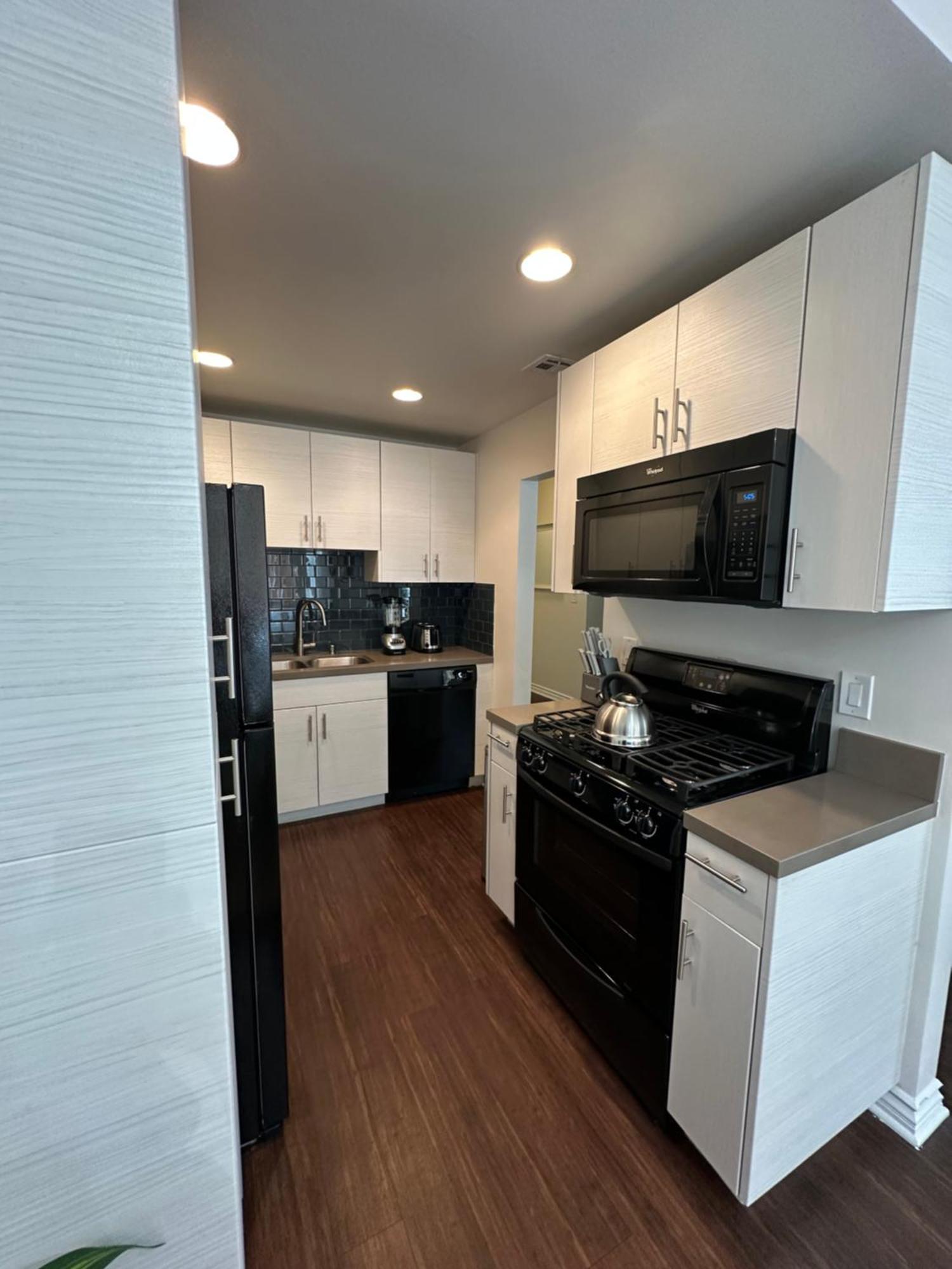 Beverly Luxe I 2bed 2bath I Pool I Jacuzzi I Gym I Parking Los Angeles